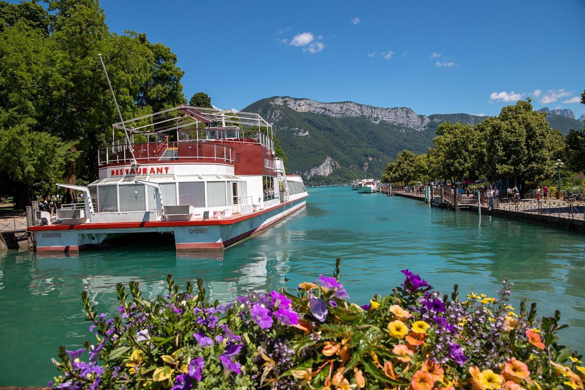 Reflet Bleu Du Lac D'Annecy 3 Etoiles - Face Au Lac, Parking Gratuit, Paddle Board Doussard Exterior photo